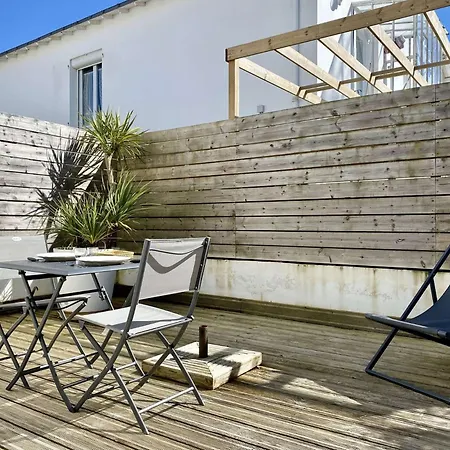 Dauphin Saint Gilles Croix De Vie * Les Bussolleries