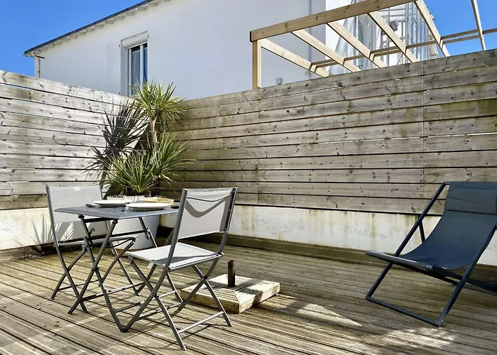 Dauphin Saint Gilles Croix De Vie * Les Bussolleries